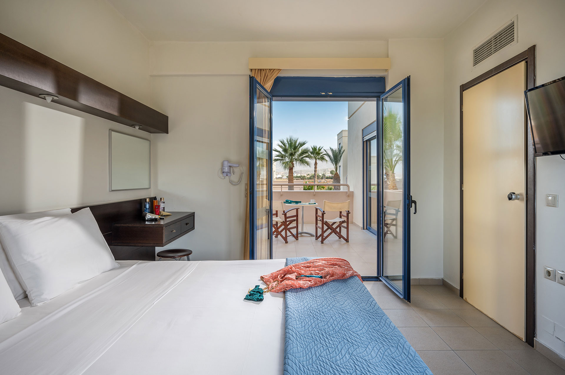 ONE BEDROOM APARTMENT